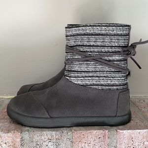 Toms gray boots